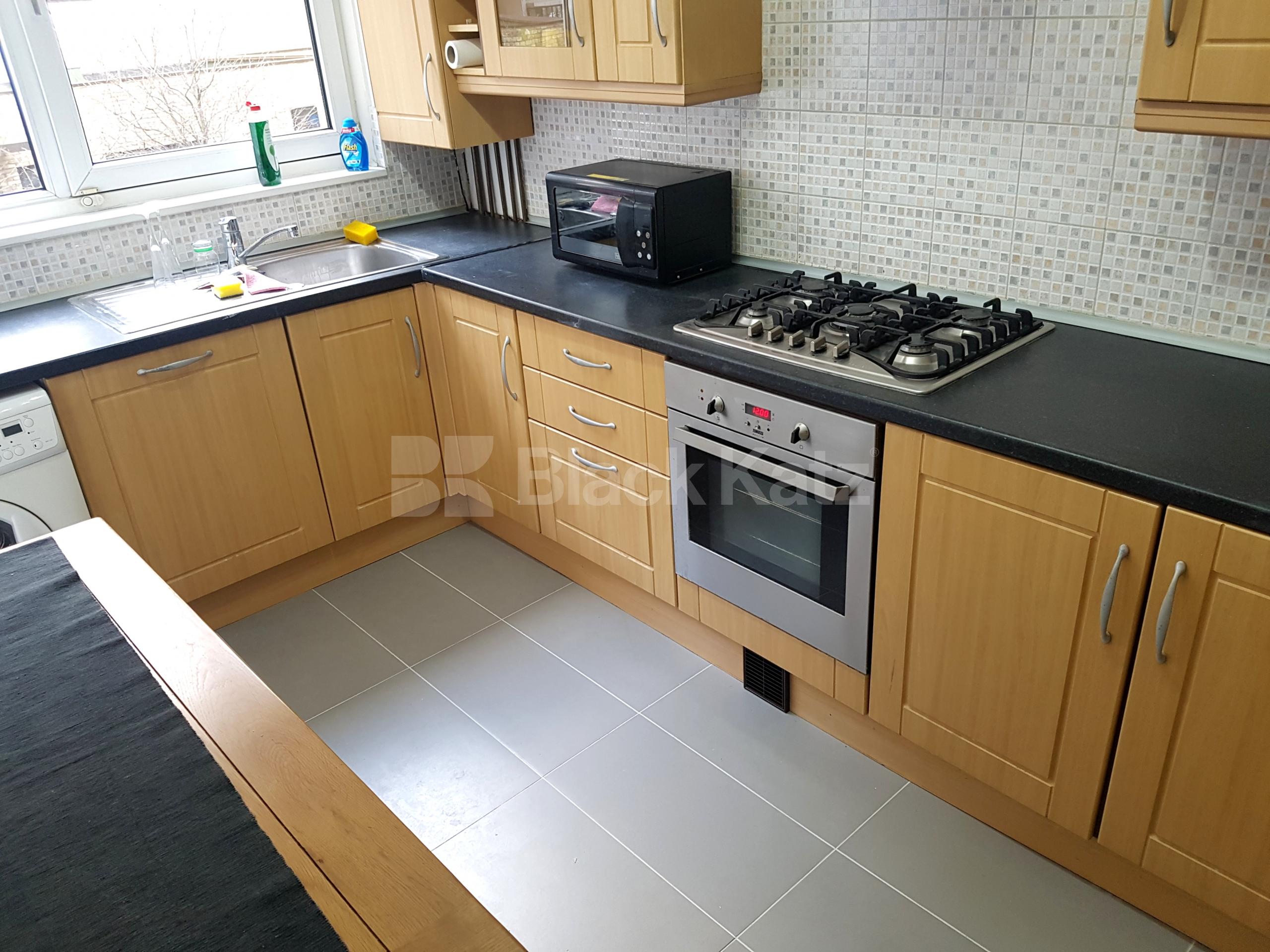 			NEW INSTRUCTION (Includes heating and hot water)., 2 Bedroom, 1 bath, 1 reception Maisonette			 New Kent Road, Elephant and Castle Borough  SE1
